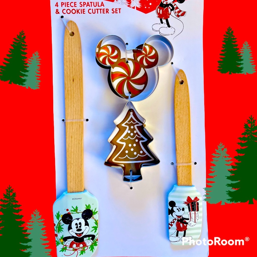 NWT Disney Mickey Mouse spatula and cookie cutter set